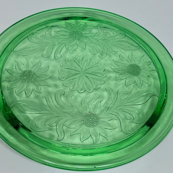 1930s Vtg Jeanette Green Depression GLOW Glass Sunflower Footed Cake Plate 10" - Picture 11 of 16